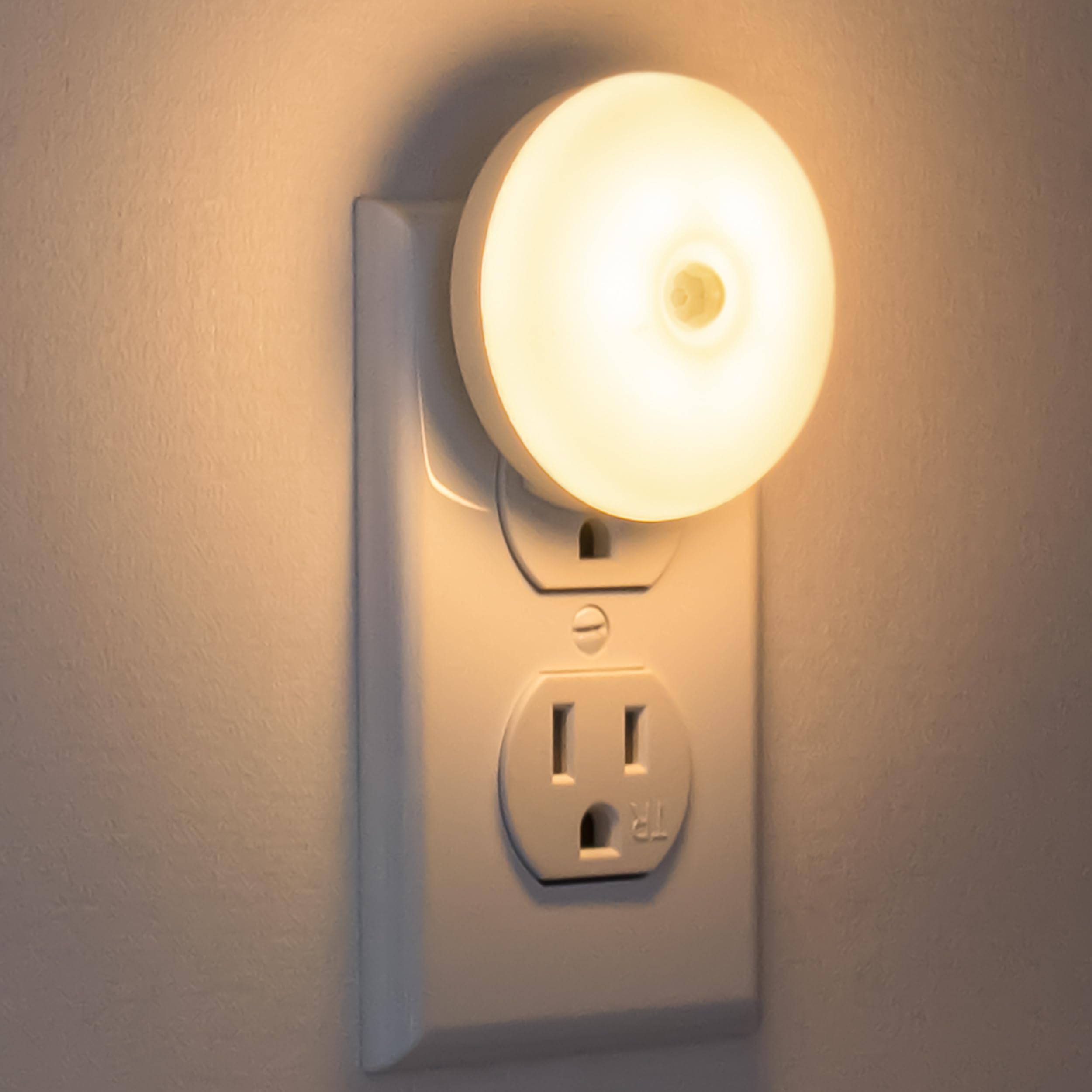 Motion Sensor Night Light, 2 Pack Motion Activated Night Light Plug in, Automatic ON OFF, 3200K Warm Hue, LED Nightlights Plug into Wall, for Bathroom, Kitchen, Bedroom, Kids room, Hallway, Stairway